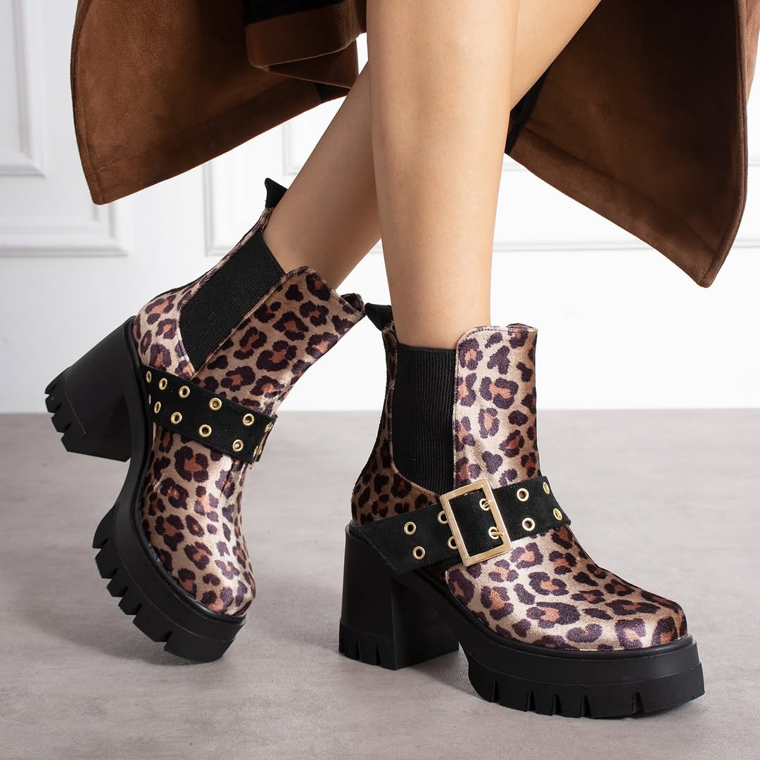 Women's high-heeled boots with side buckles