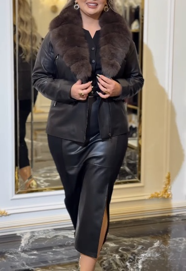 Women's warm fur-collar leather jacket