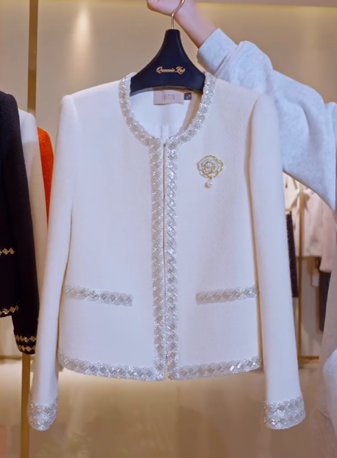 Women's exquisite and elegant coat