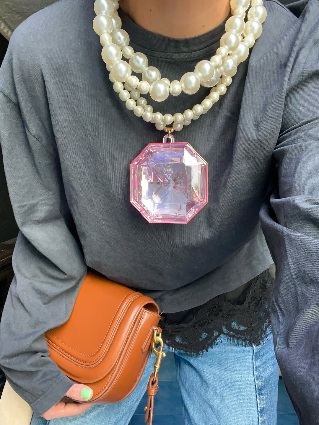 Oversized rhinestone pearl necklace