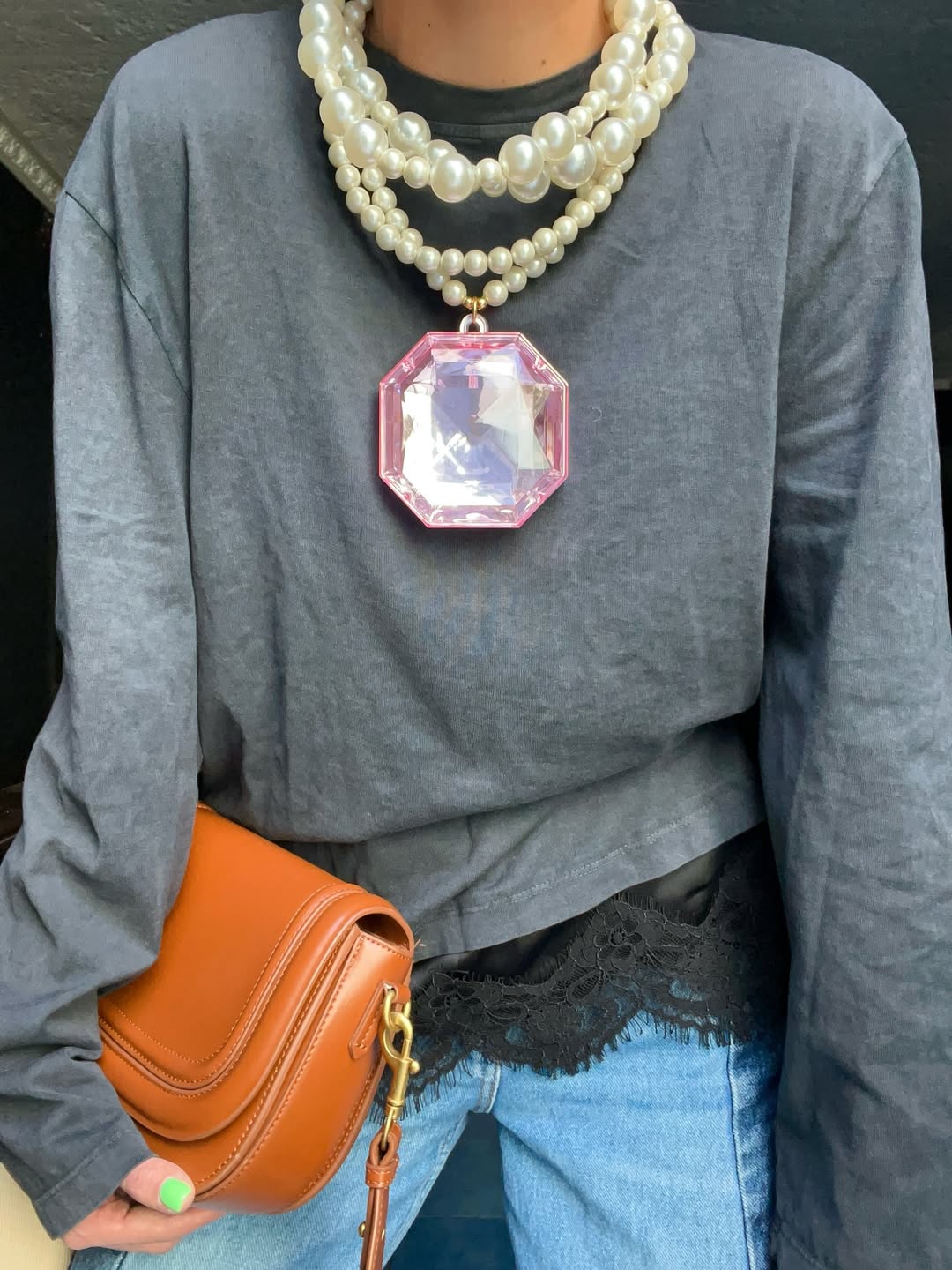 Oversized rhinestone pearl necklace