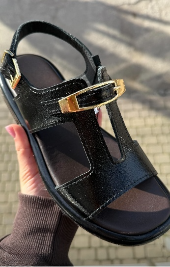 Women's textured leather sandals