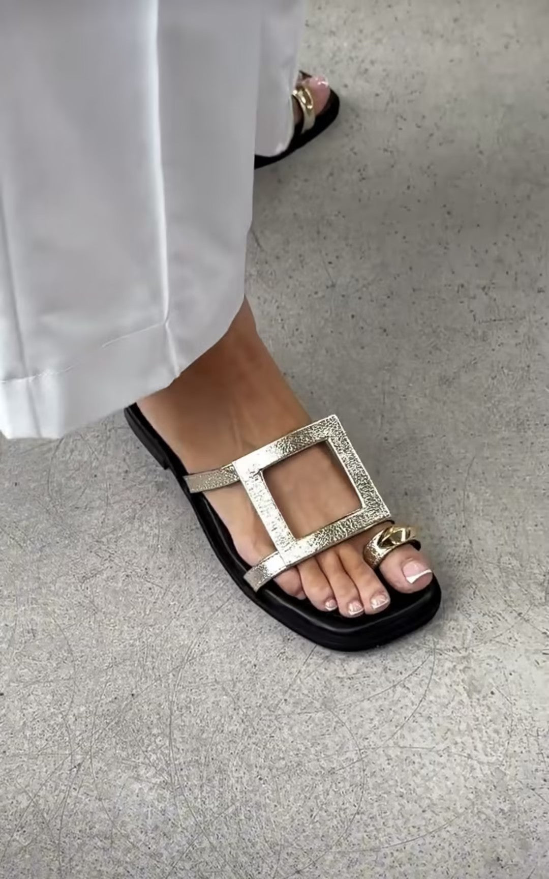 Women's casual and comfortable slippers
