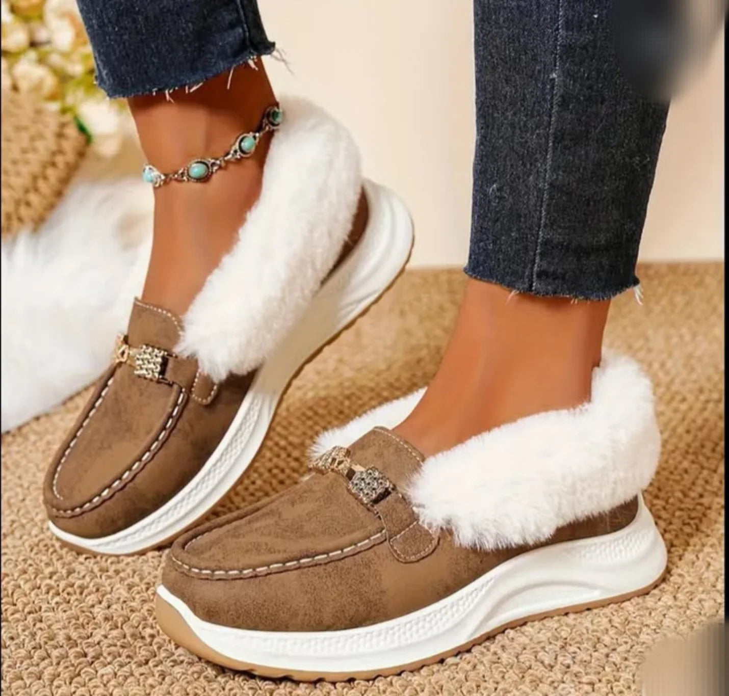 Women's warm and comfortable slip-on shoes