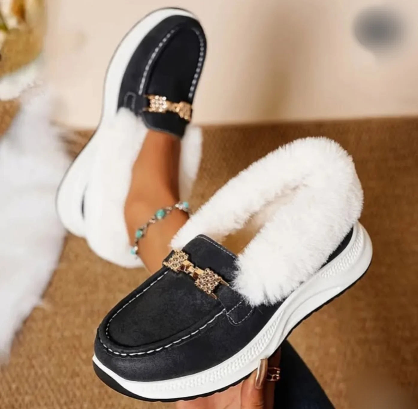 Women's warm and comfortable slip-on shoes