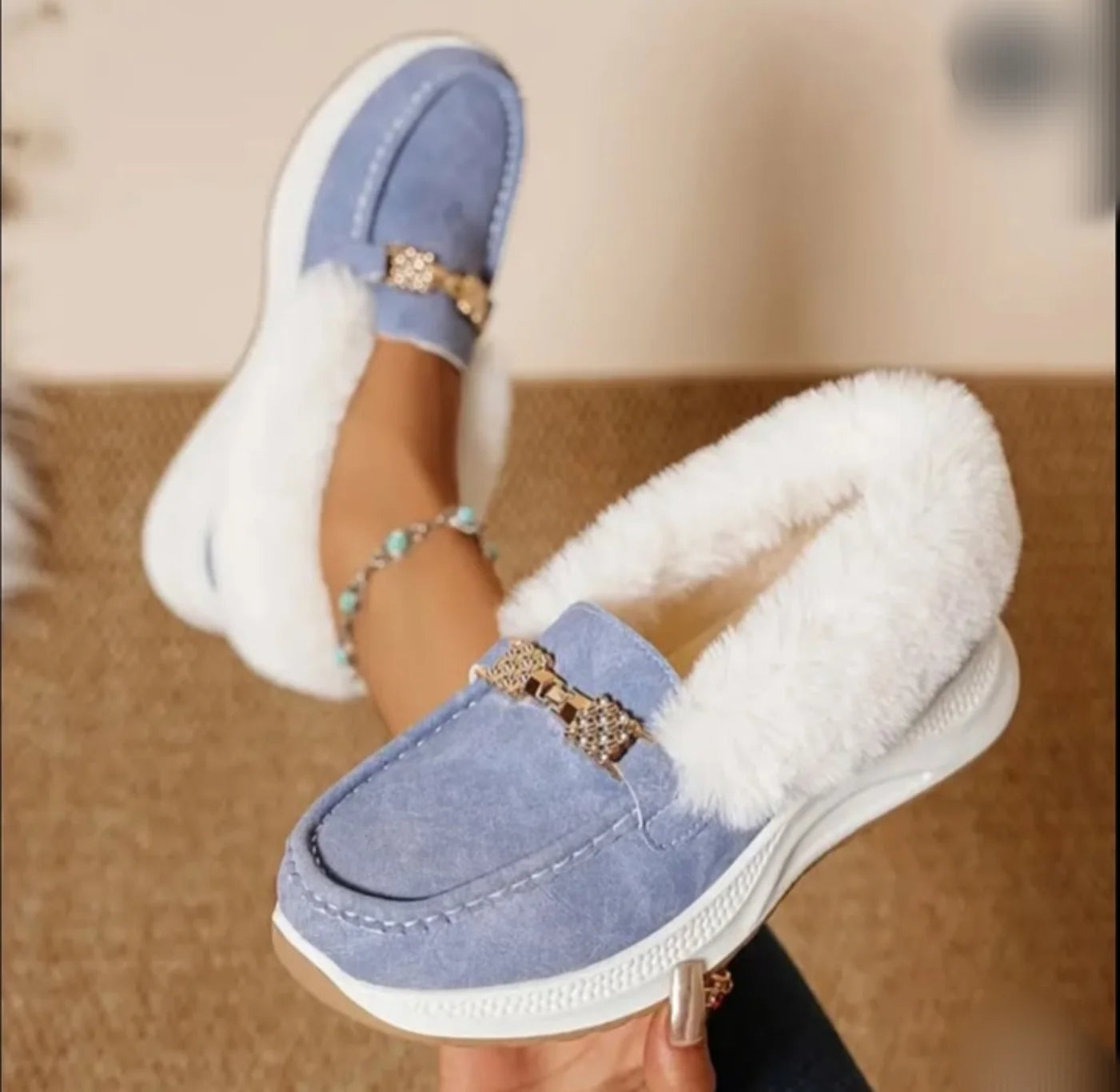 Women's warm and comfortable slip-on shoes